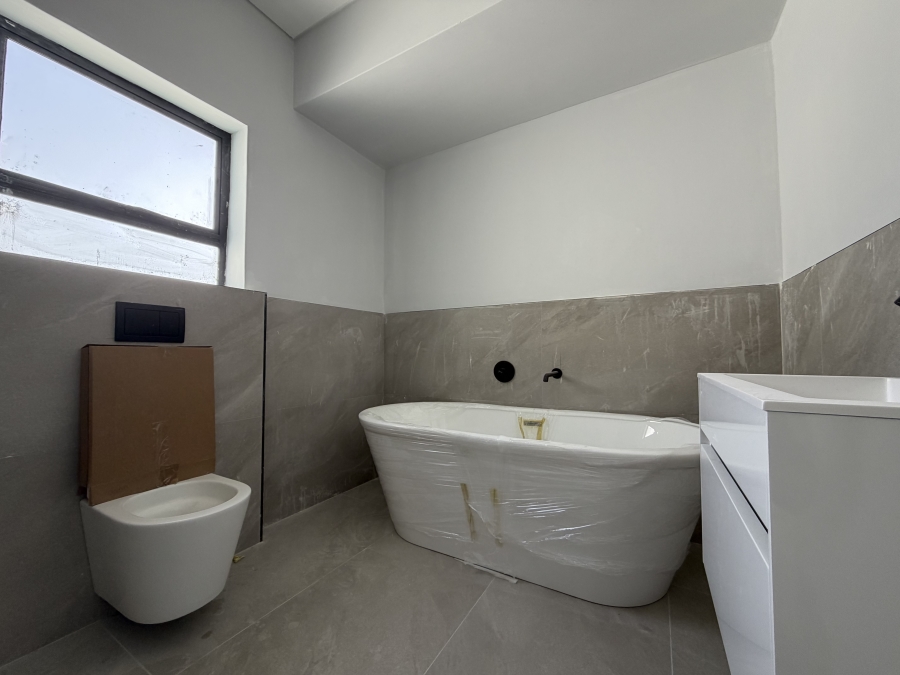 5 Bedroom Property for Sale in Sandown Western Cape